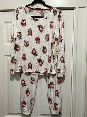 Secret Treasures White Owl Print Long Sleeve Pajama Set with Red Accents